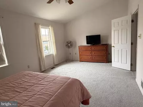 309 Goldsmith Ln, Newark, DE 19702 photo 4