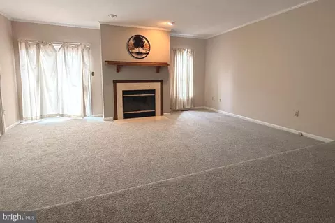 309 Goldsmith Ln, Newark, DE 19702 photo 2