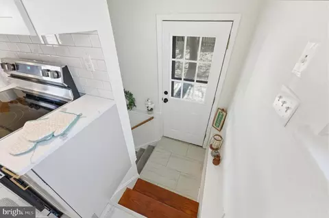 Entry Way - 2 Cherry Rd, New Castle, DE 19720 photo 2 of 3