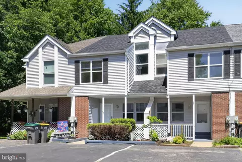 10 Brian Ct, New Castle, DE 19720