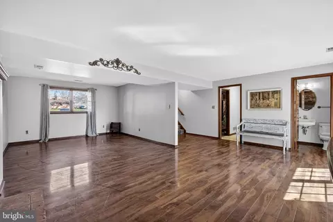 Living - 314 Carya Ct, Bear, DE 19701 photo 2 of 4