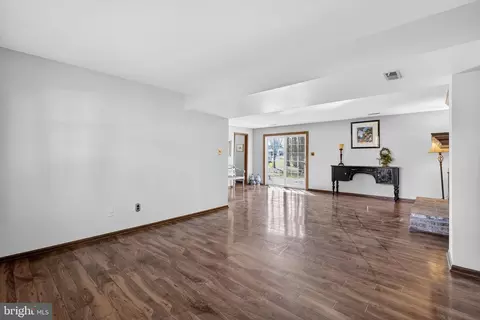 Living - 314 Carya Ct, Bear, DE 19701 photo 4 of 4