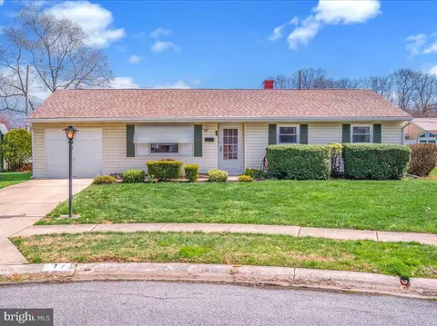 1 Linda Cir, Newark, DE 19713