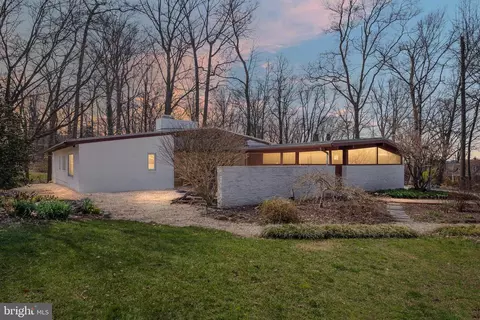 210 Edgewood Dr, Wilmington, DE 19809