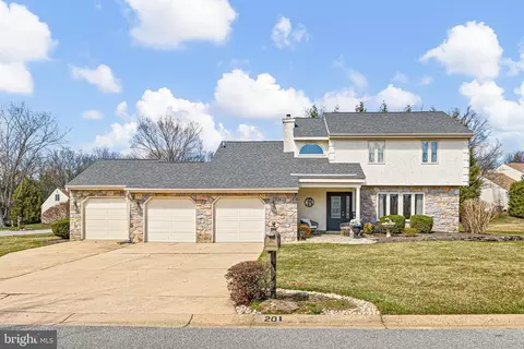 201 Hazel Ridge Dr, Wilmington, DE 19810