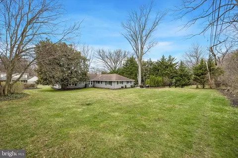 Exterior - 129 Cambridge Dr, Wilmington, DE 19803 photo 9 of 11
