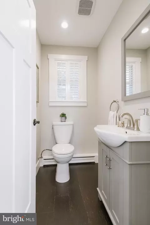 Bath - 129 Cambridge Dr, Wilmington, DE 19803 photo 1 of 6
