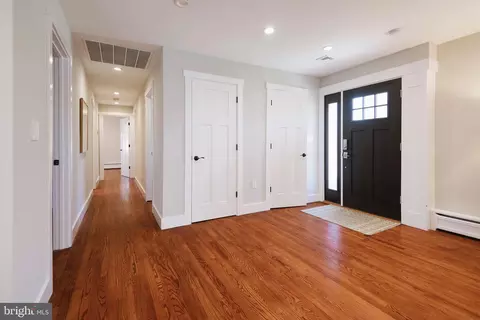 Entry Way - 129 Cambridge Dr, Wilmington, DE 19803 photo 7 of 10