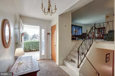 Entry Way - 121 Sonant Dr, Newark, DE 19713 photo 2 of 8