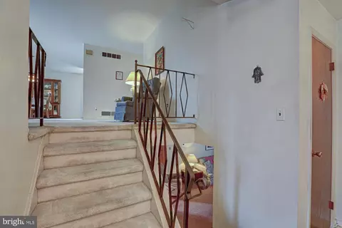 Entry Way - 121 Sonant Dr, Newark, DE 19713 photo 3 of 8