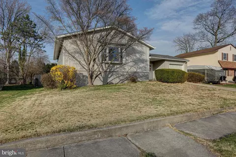Exterior - 121 Sonant Dr, Newark, DE 19713 photo 10 of 11