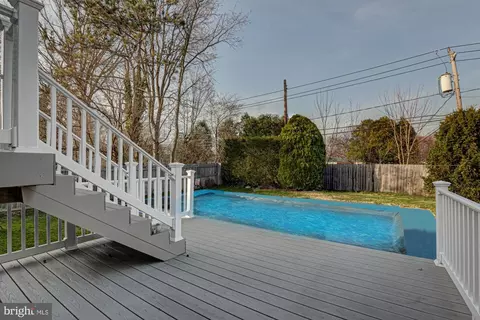 Exterior - 121 Sonant Dr, Newark, DE 19713 photo 6 of 11