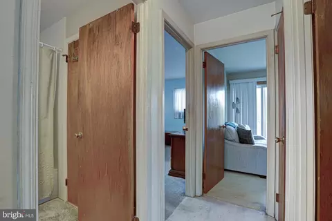 Entry Way - 121 Sonant Dr, Newark, DE 19713 photo 5 of 8