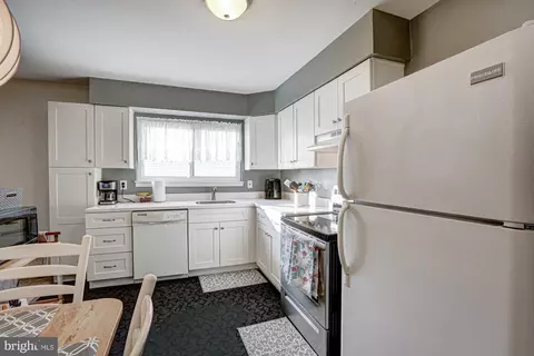 Kitchen - 121 Sonant Dr, Newark, DE 19713 photo 4 of 4