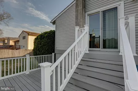 Exterior - 121 Sonant Dr, Newark, DE 19713 photo 7 of 11