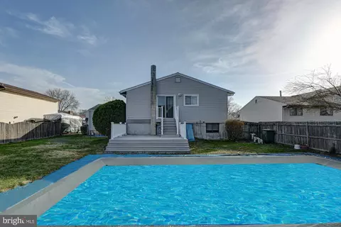 Exterior - 121 Sonant Dr, Newark, DE 19713 photo 8 of 11