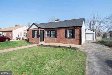 18 Mcmullen Ave, New Castle, DE 19720