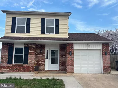 8 Honeysuckle Dr, Newark, DE 19702