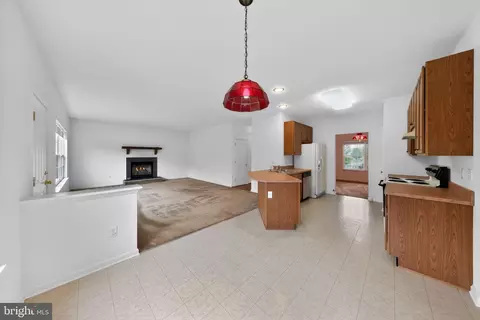 Living - 5 Basalt St, Townsend, DE 19734 photo 1 of 5