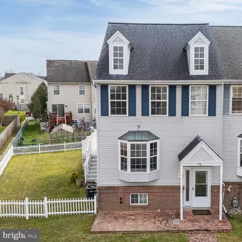 74 Three Rivers Dr, Newark, DE 19702