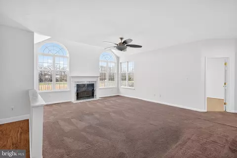 Living - 42 Watson Ln, Middletown, DE 19709 photo 4 of 6