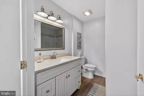 Bath - 64 W Stephen Dr, Newark, DE 19713 photo 1 of 3