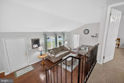 Entry Way - 64 W Stephen Dr, Newark, DE 19713 photo 2 of 5