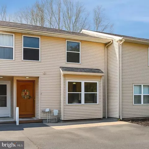 6 Lower Valley Ln, Newark, DE 19711