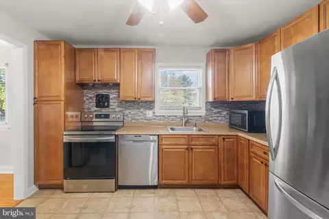 Kitchen - 8 Slates End End, Newark, DE 19702 photo 1 of 2