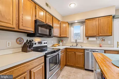 Kitchen - 2 Green Meadow Ct, Newark, DE 19711 photo 2 of 3