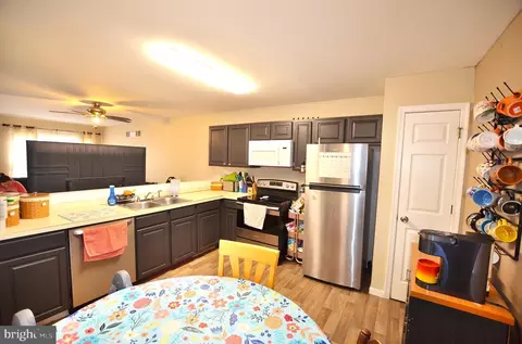 Kitchen - 602 Heatherfield Dr, Bear, DE 19701 photo 2 of 3