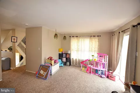 Living - 602 Heatherfield Dr, Bear, DE 19701 photo 4 of 4