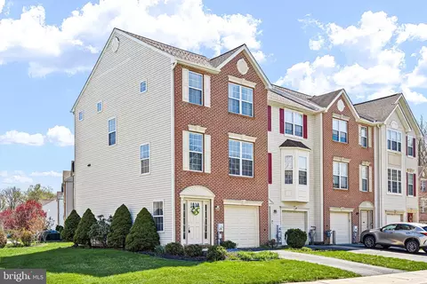 2 Shane Cir, Bear, DE 19701