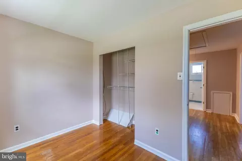 Entry Way - 19 Saint Regis Dr, Newark, DE 19711 photo 4 of 5