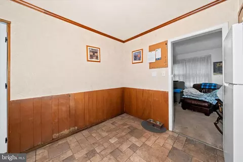 Entry Way - 101 N Brownleaf Rd, Newark, DE 19713 photo 2 of 2