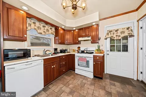 Kitchen - 101 N Brownleaf Rd, Newark, DE 19713 photo 1 of 1