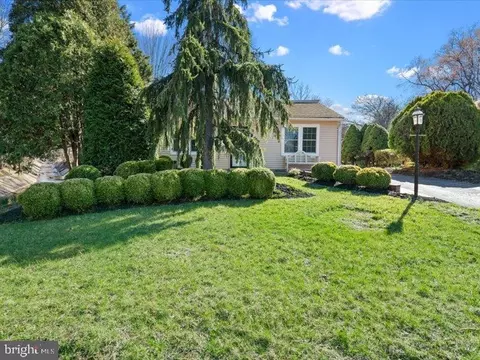 132 Melodic Dr, Newark, DE 19713