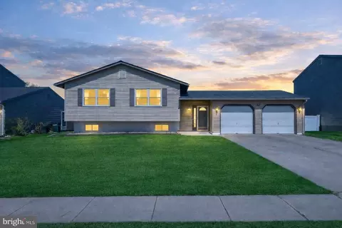 12 Radka Dr, Newark, DE 19702