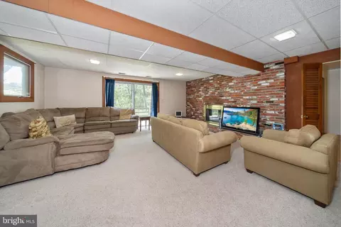 Living - 104 Neptune Dr, Newark, DE 19711 photo 5 of 5