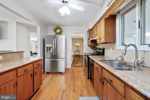 Kitchen - 104 Neptune Dr, Newark, DE 19711 photo 2 of 4