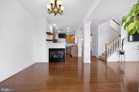 Living - 24 Springfield Cir, Middletown, DE 19709 photo 2 of 2