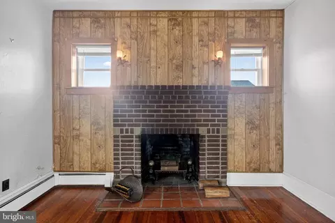 Living - 135 Main St, Townsend, DE 19734 photo 5 of 8
