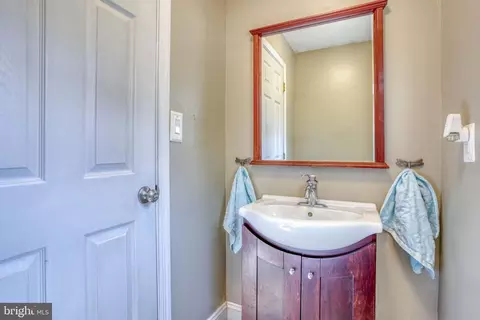 Bath - 562 Railroad Ave, Townsend, DE 19734 photo 1 of 4