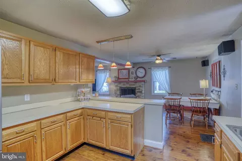 Kitchen - 562 Railroad Ave, Townsend, DE 19734 photo 4 of 5
