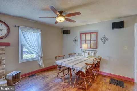 Dining - 562 Railroad Ave, Townsend, DE 19734 photo 2 of 3