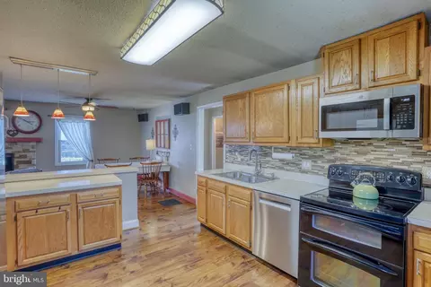 Kitchen - 562 Railroad Ave, Townsend, DE 19734 photo 5 of 5