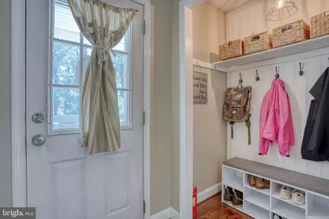 Entry Way - 562 Railroad Ave, Townsend, DE 19734 photo 2 of 4