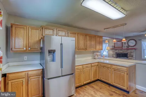 Kitchen - 562 Railroad Ave, Townsend, DE 19734 photo 3 of 5