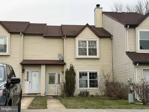 4 Ross Ct, Newark, DE 19702