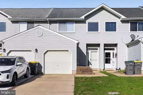 8 O Rourke Ct, Newark, DE 19702